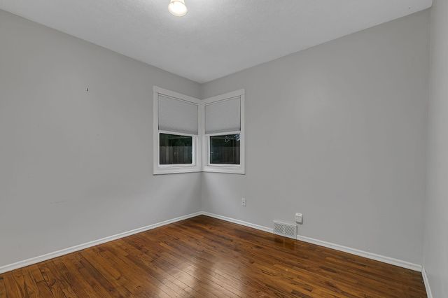 10206 Lakeview Drive W, Minnetonka, MN 55305