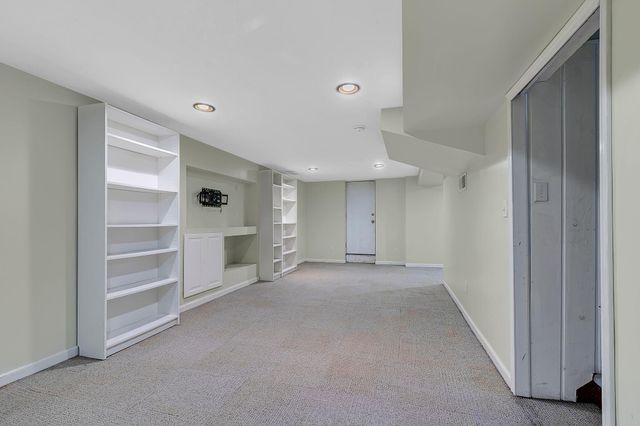 10206 Lakeview Drive W, Minnetonka, MN 55305