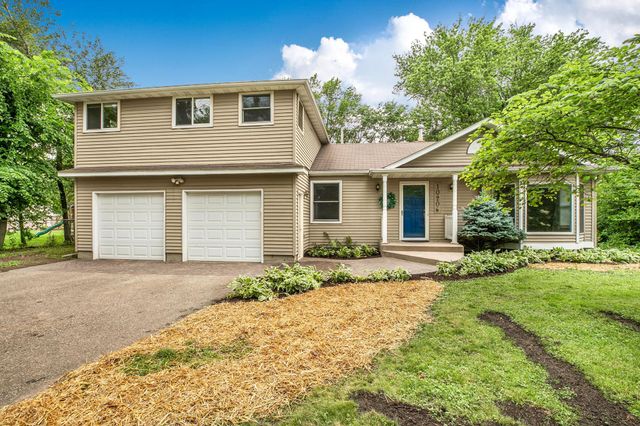 10206 Lakeview Drive W, Minnetonka, MN 55305