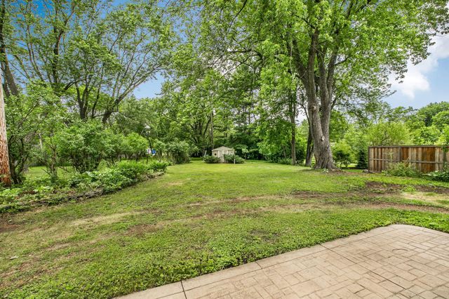 10206 Lakeview Drive W, Minnetonka, MN 55305