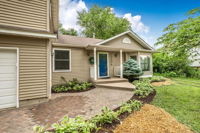 10206 Lakeview Drive W, Minnetonka, MN 55305