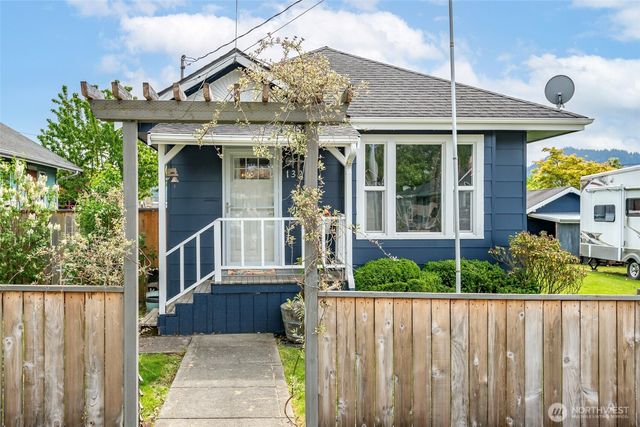 1329 Porter Street, Enumclaw, WA 98022