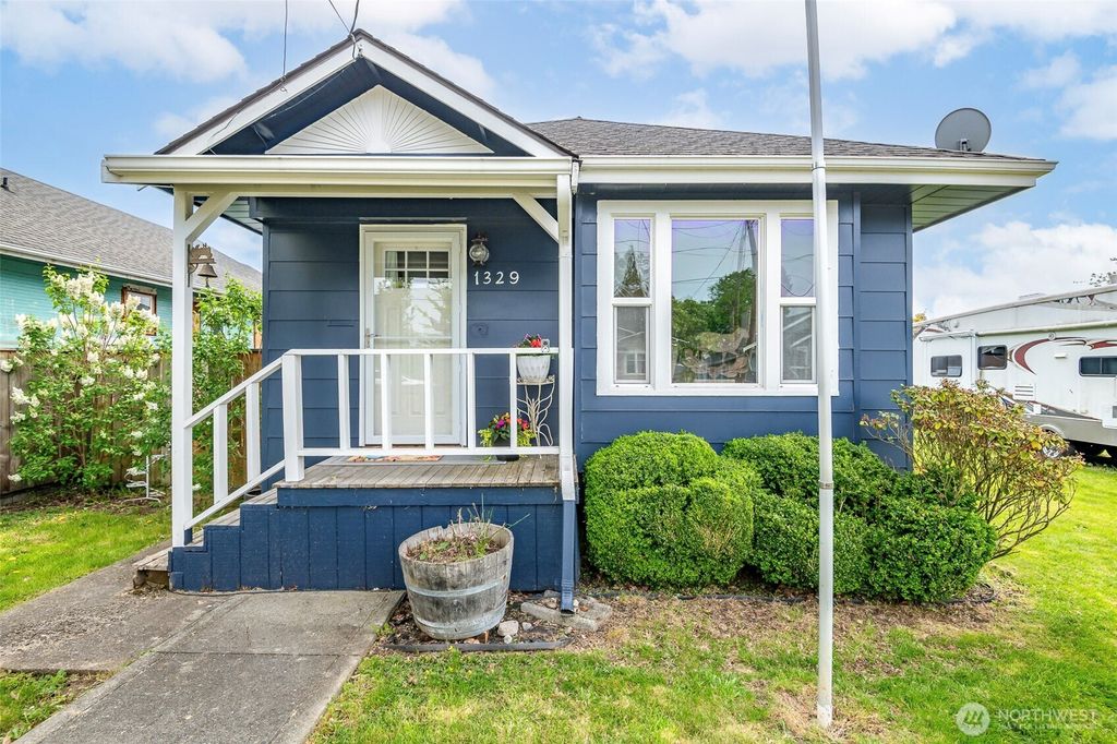 1329 Porter Street, Enumclaw, WA 98022
