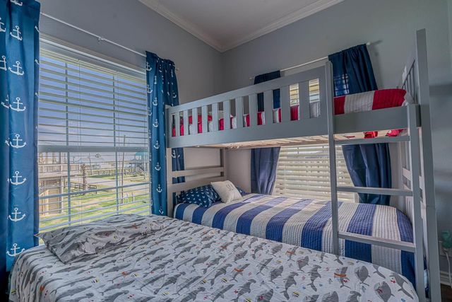 956 S Monkhouse Drive, Bolivar Peninsula, TX 77650