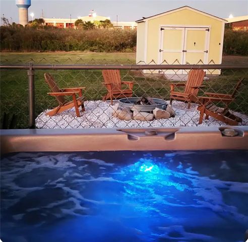 956 S Monkhouse Drive, Bolivar Peninsula, TX 77650