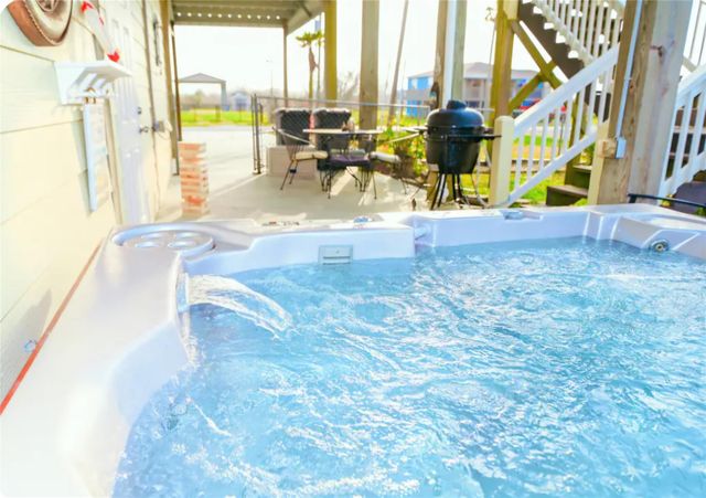 956 S Monkhouse Drive, Bolivar Peninsula, TX 77650