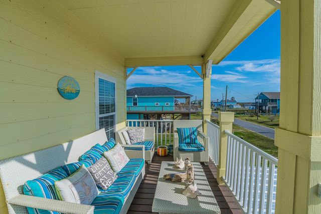 956 S Monkhouse Drive, Bolivar Peninsula, TX 77650