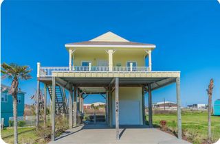 956 S Monkhouse Drive, Bolivar Peninsula, TX 77650