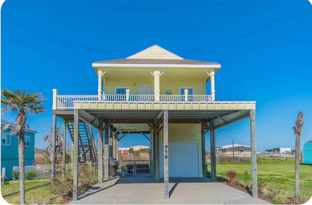 956 S Monkhouse Drive, Bolivar Peninsula, TX 77650
