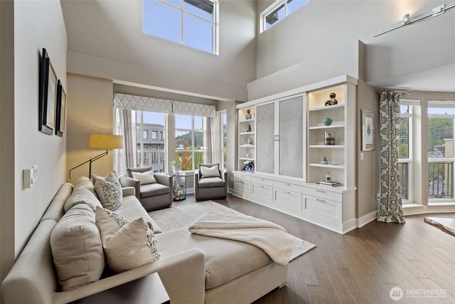 7800 SE 27th Street #503, Mercer Island, WA 98040