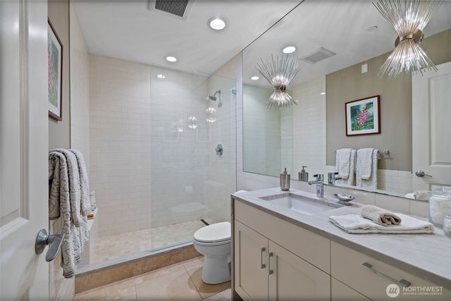 7800 SE 27th Street #503, Mercer Island, WA 98040