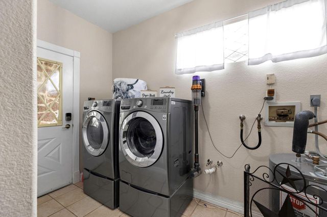 771 Hillje RD, Kingsbury, TX 78638