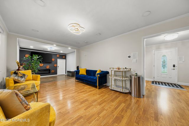 5 Travis Court, Monroe, NJ 08831