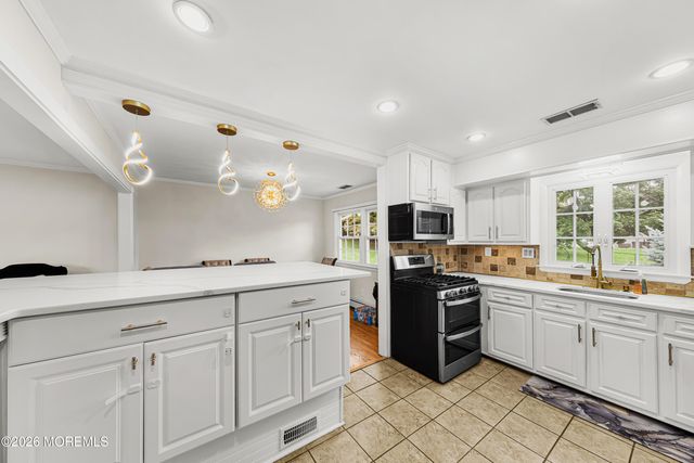 5 Travis Court, Monroe, NJ 08831