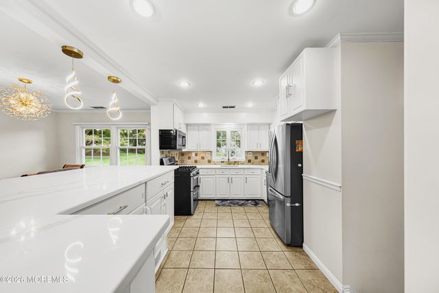 5 Travis Court, Monroe, NJ 08831