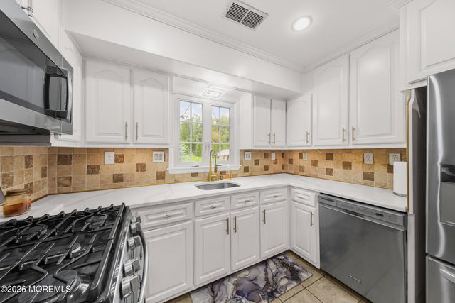 5 Travis Court, Monroe, NJ 08831