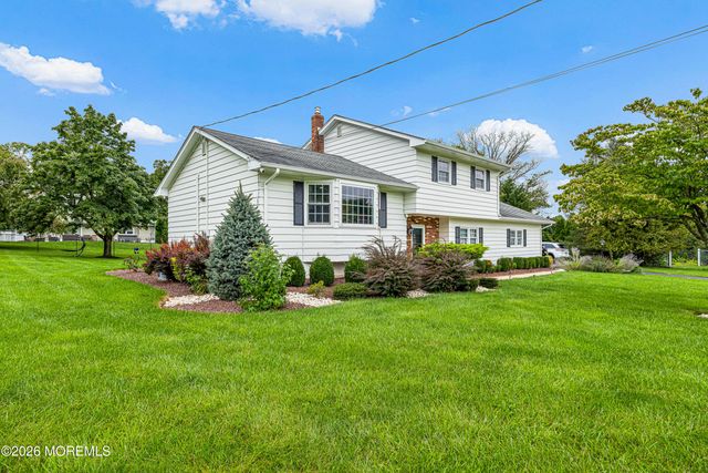 5 Travis Court, Monroe, NJ 08831