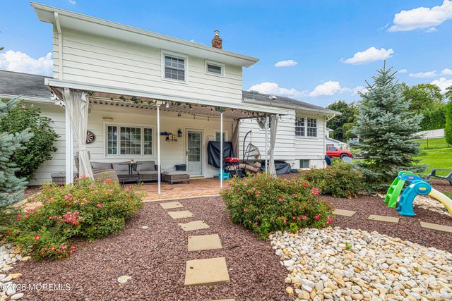 5 Travis Court, Monroe, NJ 08831