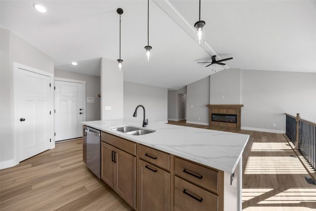 3658 Mclain Way, Hiawatha, IA 52233