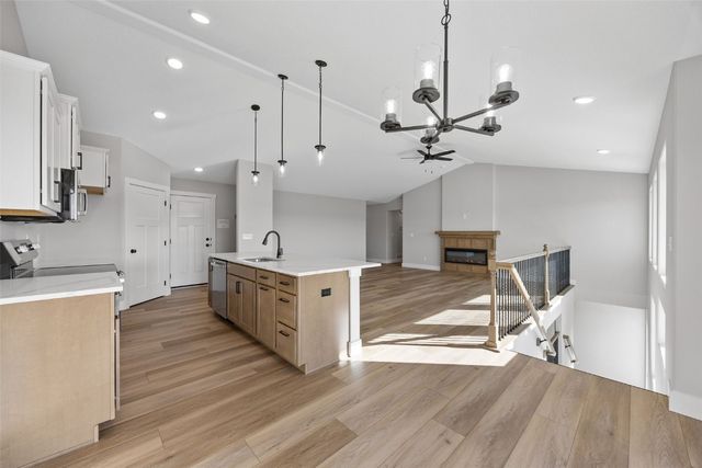 3658 Mclain Way, Hiawatha, IA 52233