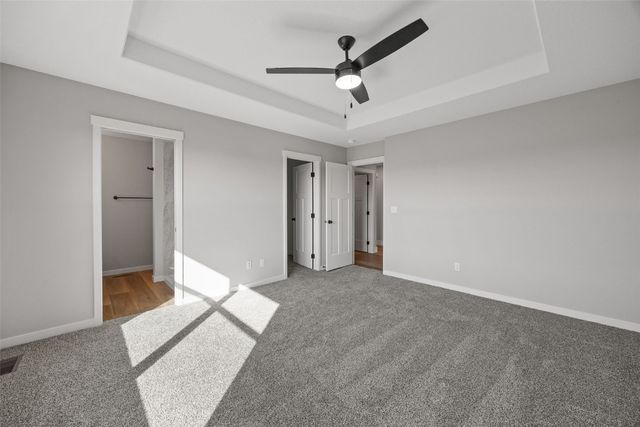 3658 Mclain Way, Hiawatha, IA 52233