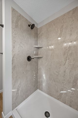 3658 Mclain Way, Hiawatha, IA 52233