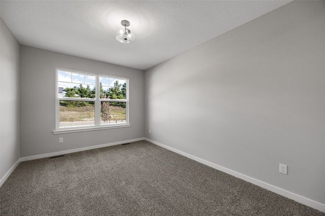 3658 Mclain Way, Hiawatha, IA 52233