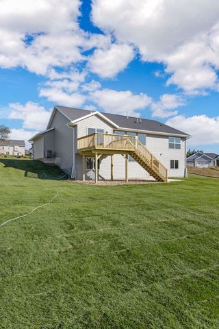 3658 Mclain Way, Hiawatha, IA 52233