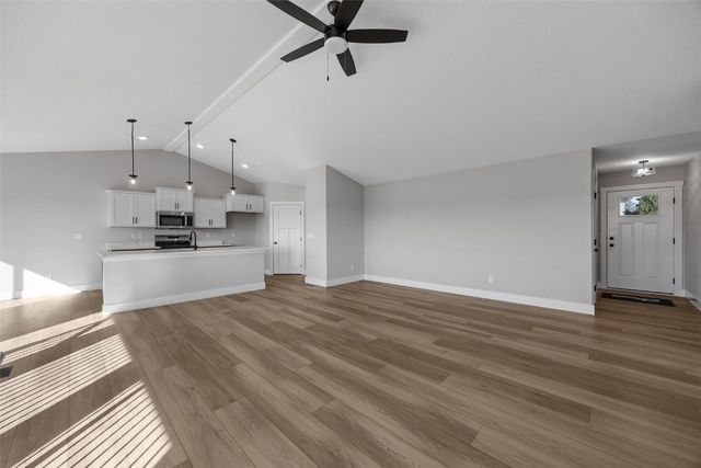 3658 Mclain Way, Hiawatha, IA 52233