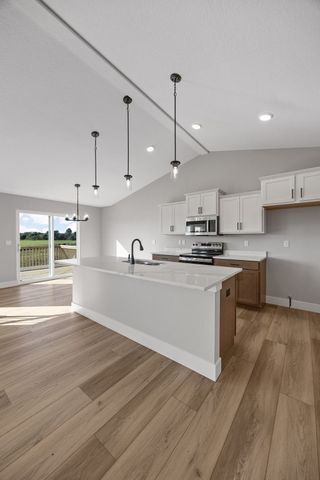 3658 Mclain Way, Hiawatha, IA 52233