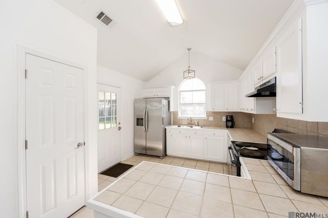 9956 Chapel Hill Dr, Denham Springs, LA 70706