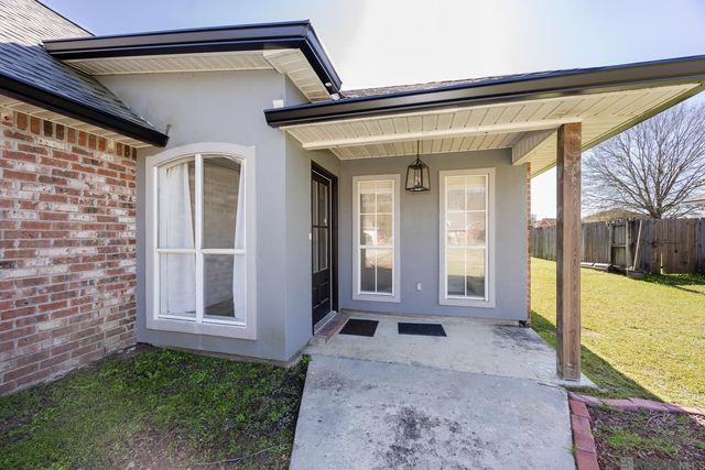 9956 Chapel Hill Dr, Denham Springs, LA 70706