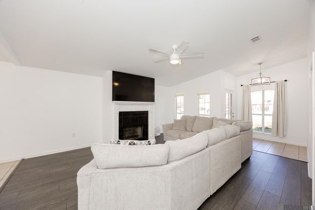 9956 Chapel Hill Dr, Denham Springs, LA 70706