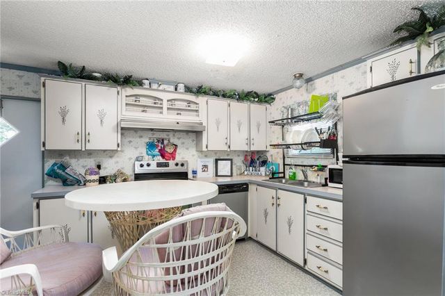 2249 Pinecroft Drive, Burlington, NC 27217