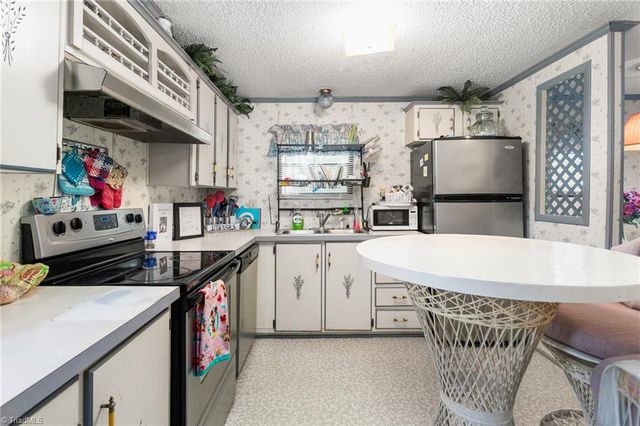 2249 Pinecroft Drive, Burlington, NC 27217