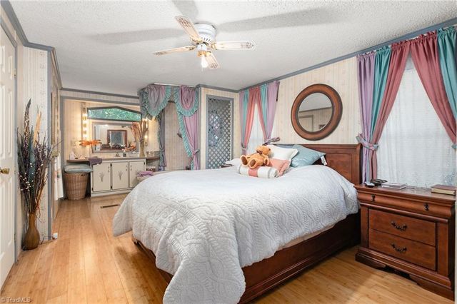 2249 Pinecroft Drive, Burlington, NC 27217