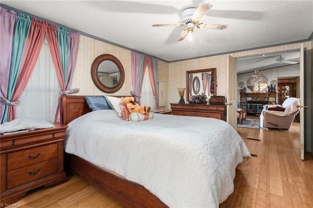 2249 Pinecroft Drive, Burlington, NC 27217