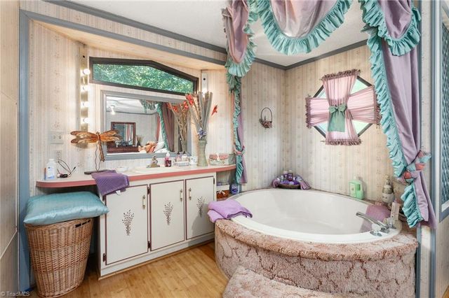 2249 Pinecroft Drive, Burlington, NC 27217