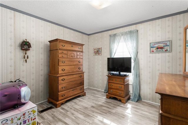 2249 Pinecroft Drive, Burlington, NC 27217