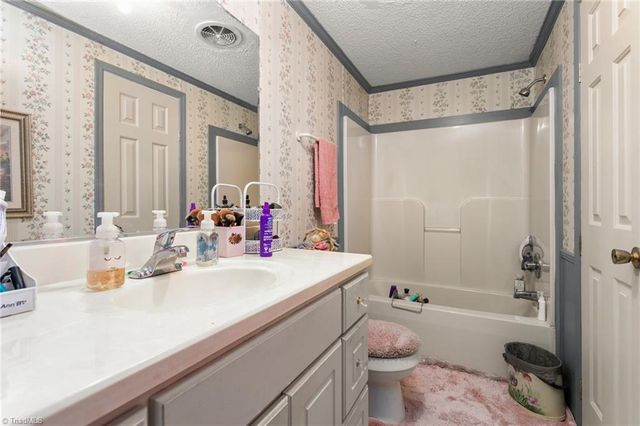 2249 Pinecroft Drive, Burlington, NC 27217