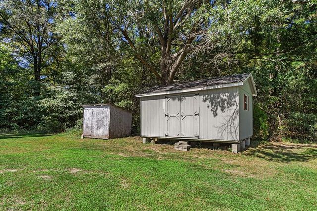 2249 Pinecroft Drive, Burlington, NC 27217