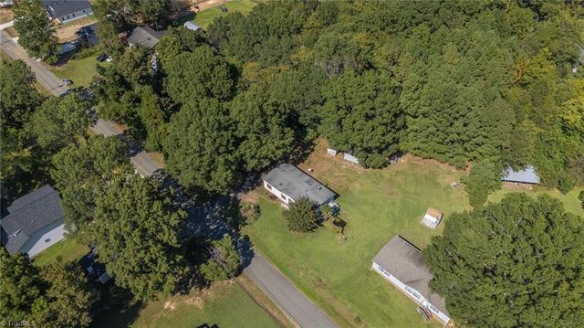 2249 Pinecroft Drive, Burlington, NC 27217