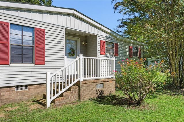 2249 Pinecroft Drive, Burlington, NC 27217