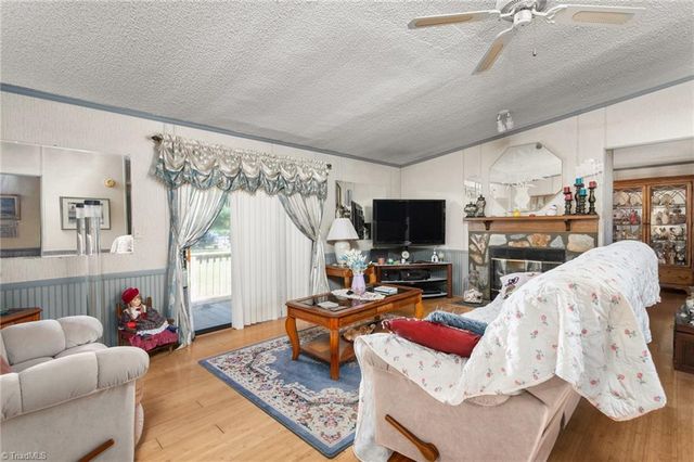 2249 Pinecroft Drive, Burlington, NC 27217