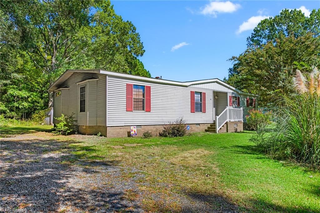 2249 Pinecroft Drive, Burlington, NC 27217