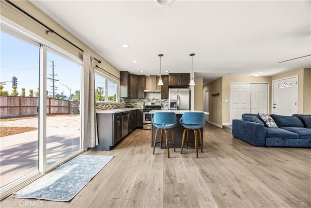 560 W Los Angeles Drive, Vista, CA 92083