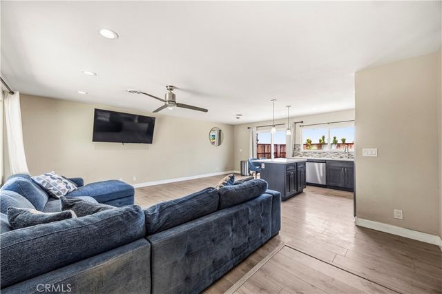 560 W Los Angeles Drive, Vista, CA 92083
