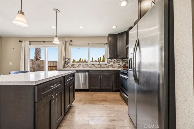560 W Los Angeles Drive, Vista, CA 92083