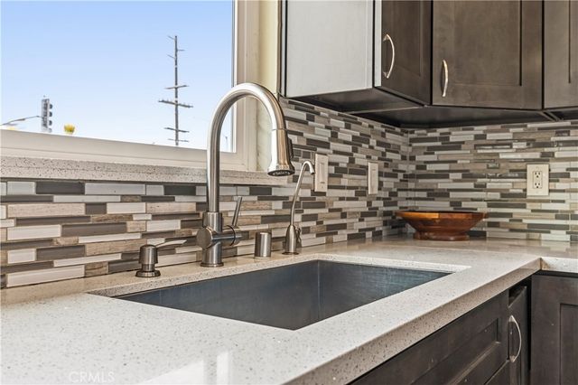 560 W Los Angeles Drive, Vista, CA 92083