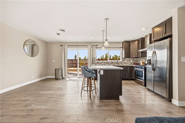 560 W Los Angeles Drive, Vista, CA 92083